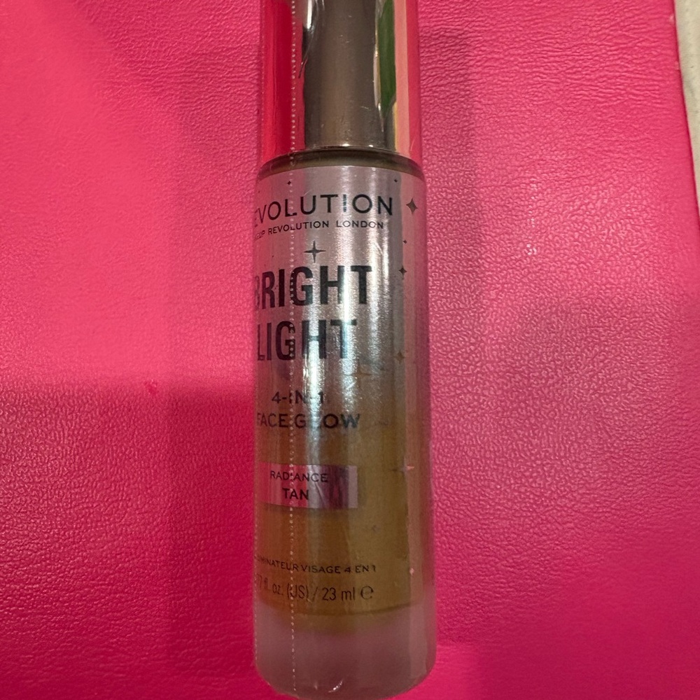 Revolution Bright Light 4-in-1 Face Glow - Radiance Tan